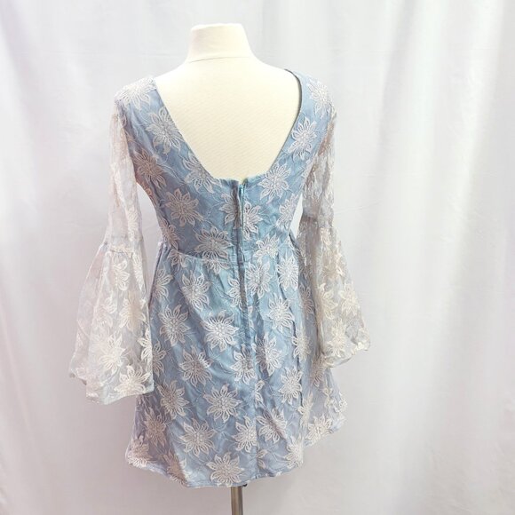 Vintage blue bell sleeve dress with lace overlay - fits like a Medium - Picture 5 of 7